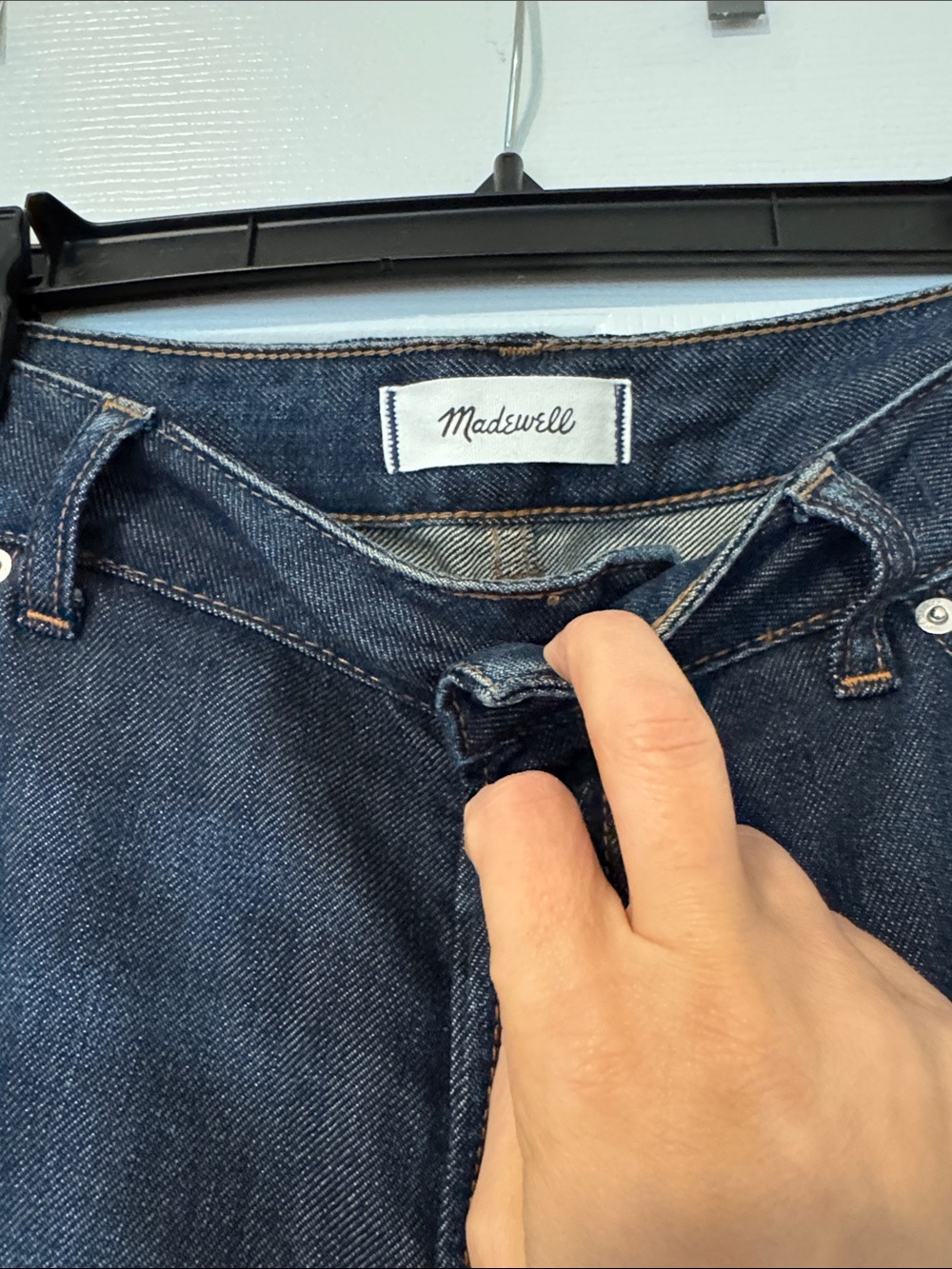 Madewell Women Curvy Dean Easy Straight Jeans - Size 30P in SoftDrape - Picture 2 of 8